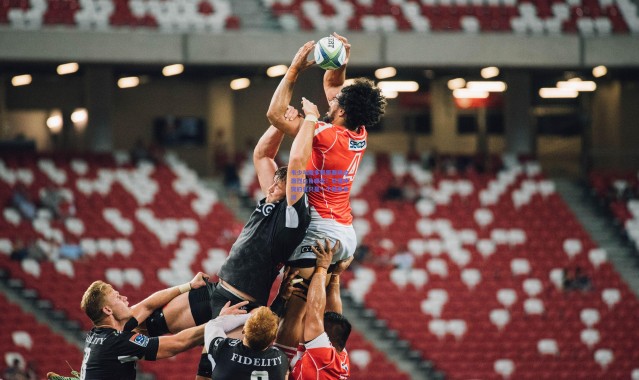 爱游戏正版体验：韦少与隆多哥哥赛场边激烈口角曝光！引爆冲突的竟只是一个简单单词